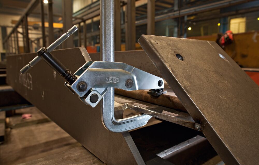 Claw clamps
